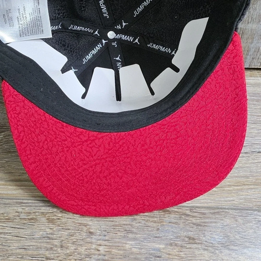 Michael Jordan 'Jumpman' Nike‎ Metal Logo Black Red Hat Cap Snapback YOUTH HAT